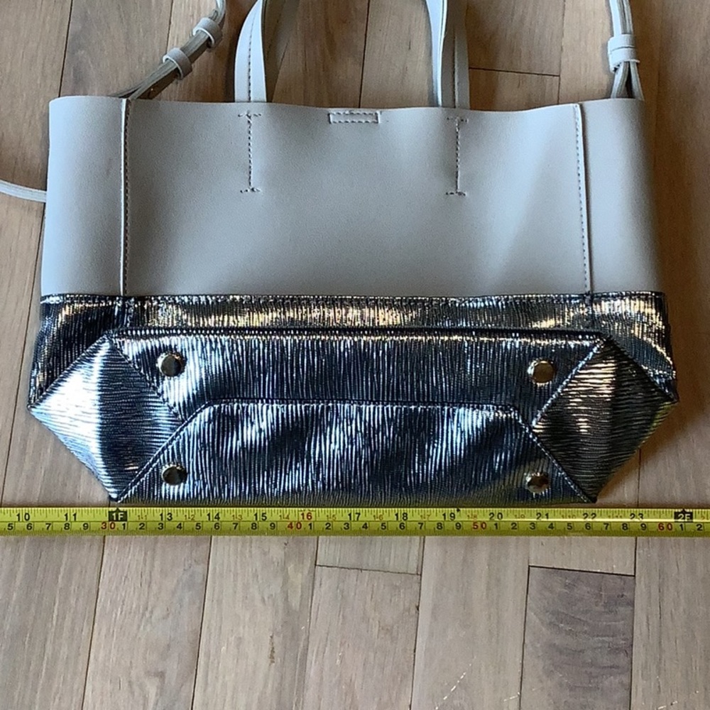 🌹 Street Level Silver Metallic Cream Faux Leather Tote Bag Purse Colorblock - Picture 3 of 14